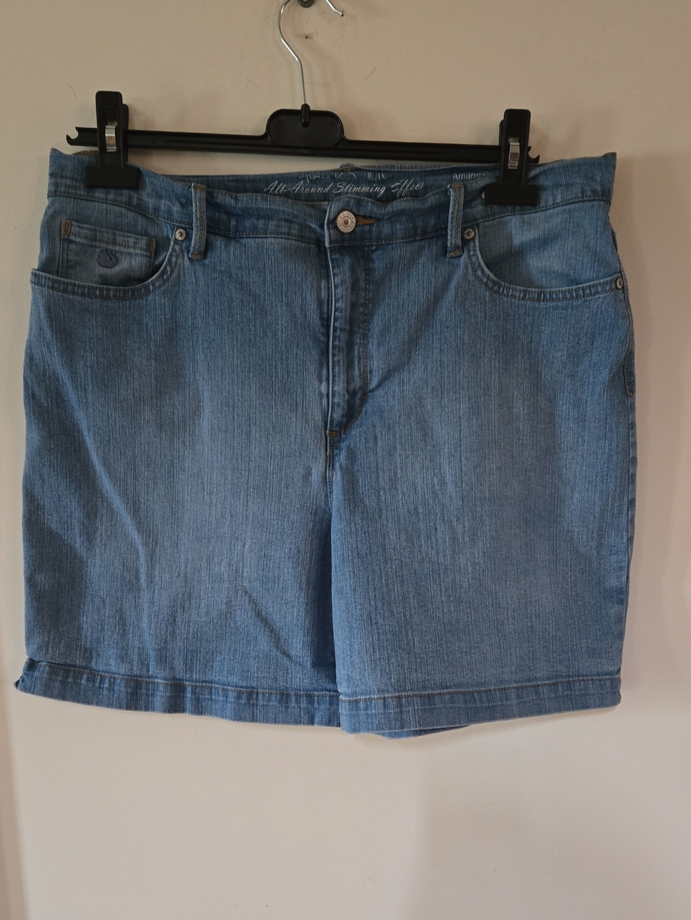 Gloria Vanderbilt Light Blue Denim Jean Shorts